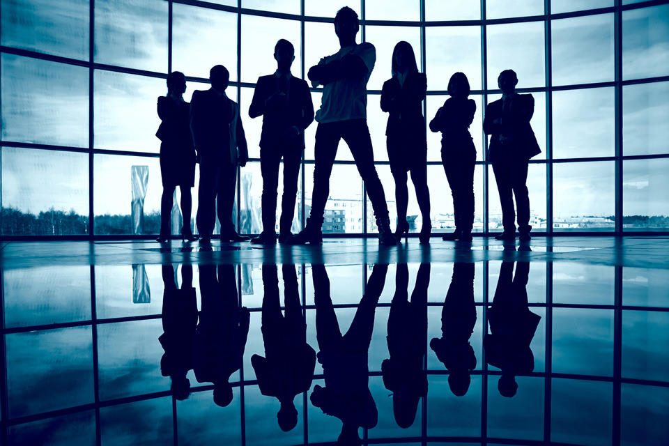 Personas aprendiendo trading, comunidad en línea